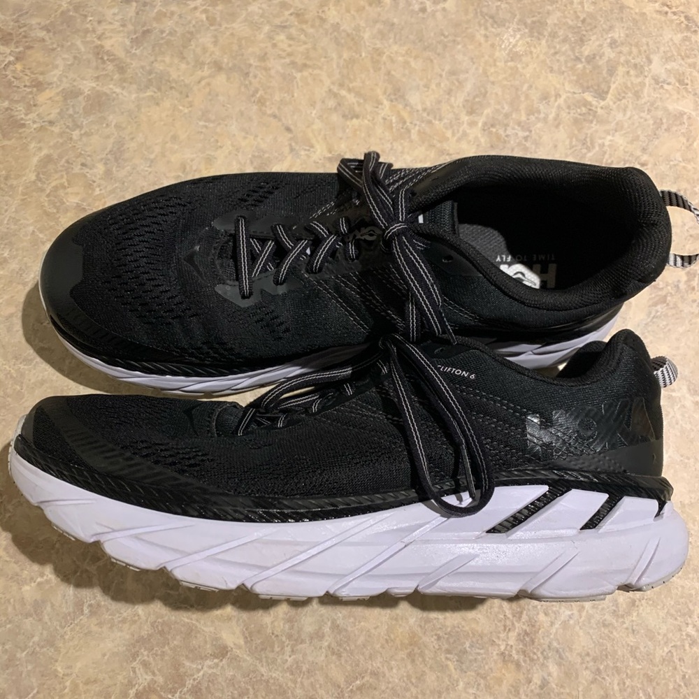 Hoka Women’s Clifton 6